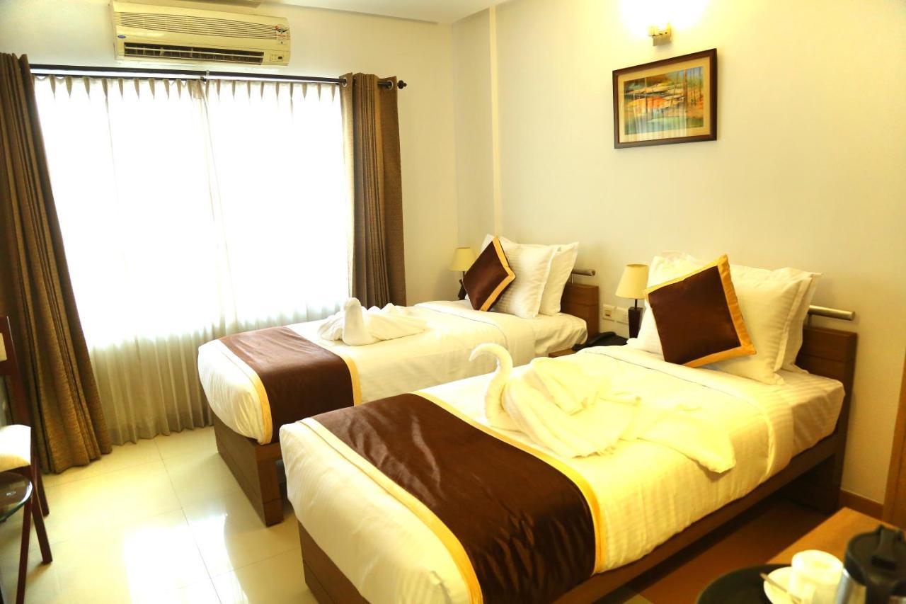 Hotel De Grand Kozhikode Exteriör bild