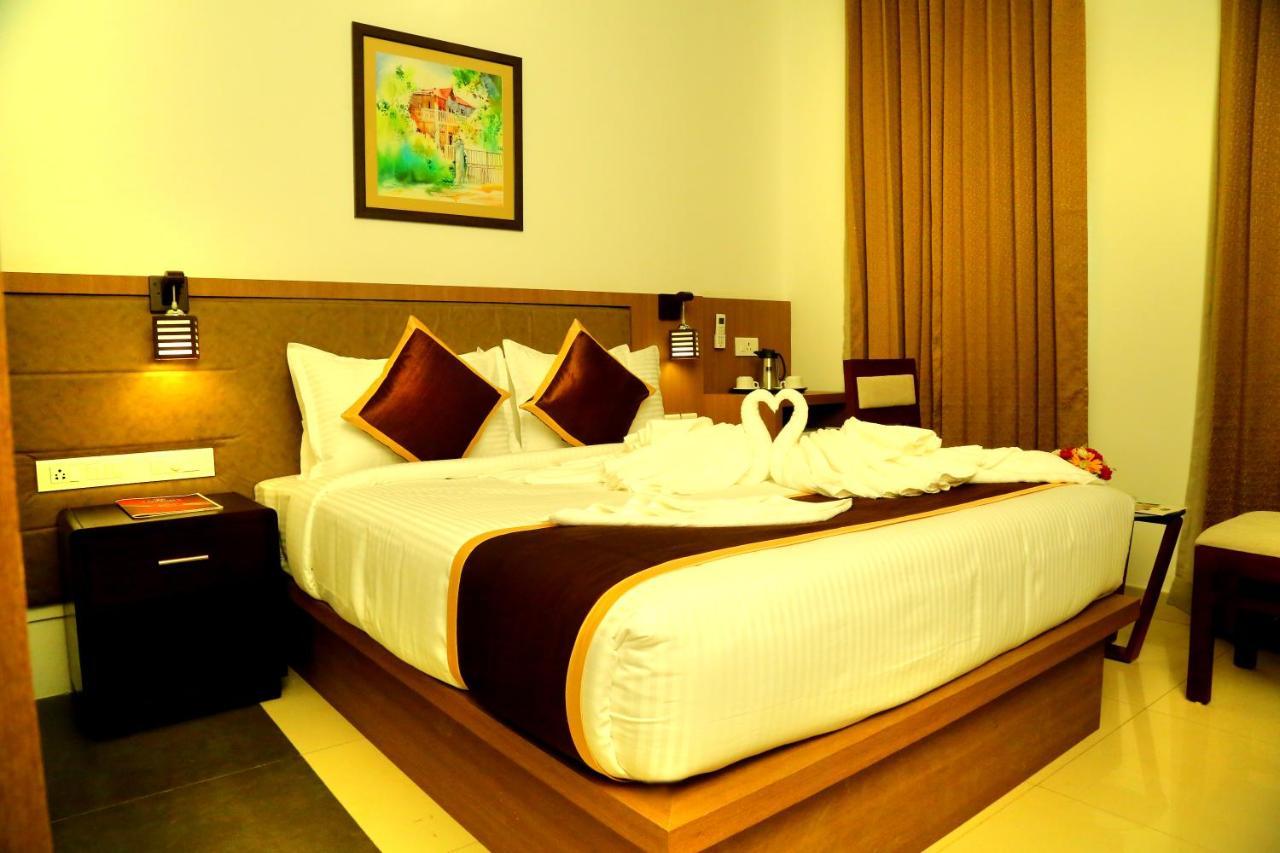 Hotel De Grand Kozhikode Exteriör bild